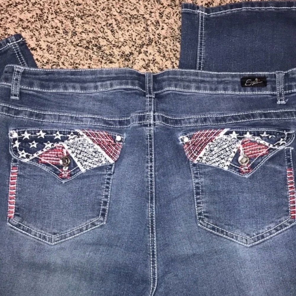 Earl Denim Embroidered Cropped Stretch Plus Size 20W Blue Jeans | EUC - Picture 4 of 6